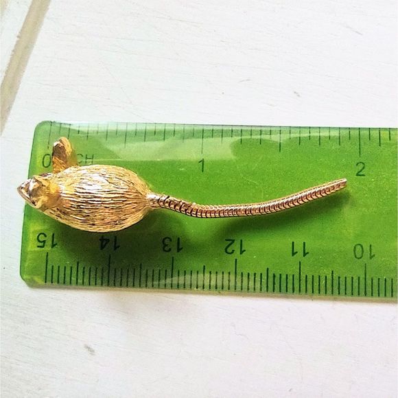 Vintage Gerry's 60's Small Mouse Pin Brooch Gold Tone Red Rhinestone Eyes - Picture 6 of 6